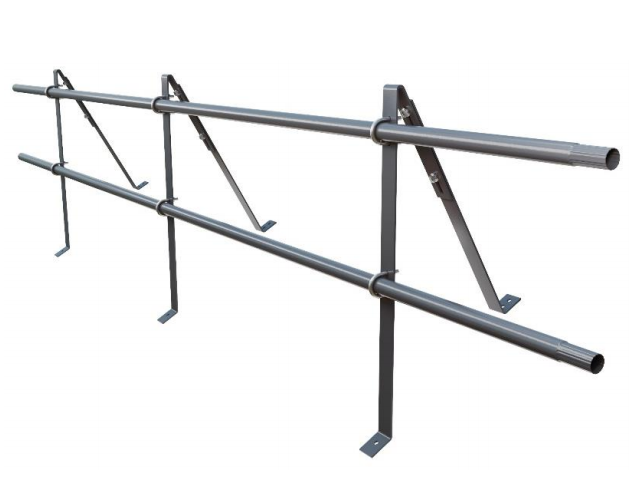 длина: 3 м высота ограждения: 0,6 м материал: неоцинкованный металл 2 круглых трубы Ø32 мм, сварные, толщиной 0,9 мм, обжаты, с обратной стороны отверстия для крепления, длина 3 м 3 опоры: состоят из двух деталей, толщина 4 мм комплект крепежа порошковая окраска для: металлочерепицы 300, 350, 400 мм для: профнастила высотой до 75 мм включительно для: материалов на основе битума для: малоуклонных кровель от 5°