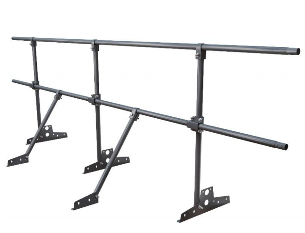 длина: 3 м высота ограждения: 0,9 м материал: неоцинкованный металл 2 круглых трубы Ø32 мм, сварные, толщина 0,9 мм, обжаты, с обратной стороны отверстия для крепления, длина 3 м 3 опоры, 2 подкоса 3 трапецеевидных кронштейна эконом: 420 мм, толщ. 1,5 мм 2 кронштейна эконом тип 2: 170х73 мм, толщина 1,5 мм комплект крепежа, порошковая окраска снегозадержание: 2 круглых трубы Ø32 мм для: металлочерепицы 300, 350, 400 мм для: профнастила высотой до 44 мм включительно (при установке труб снегозадержания)