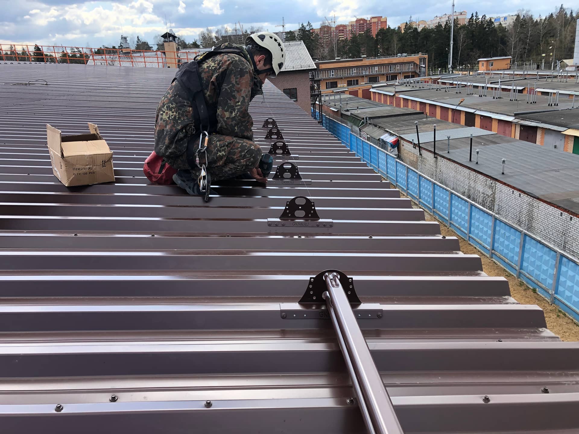 Производство и установка снегозадержателей для любого типа кровли