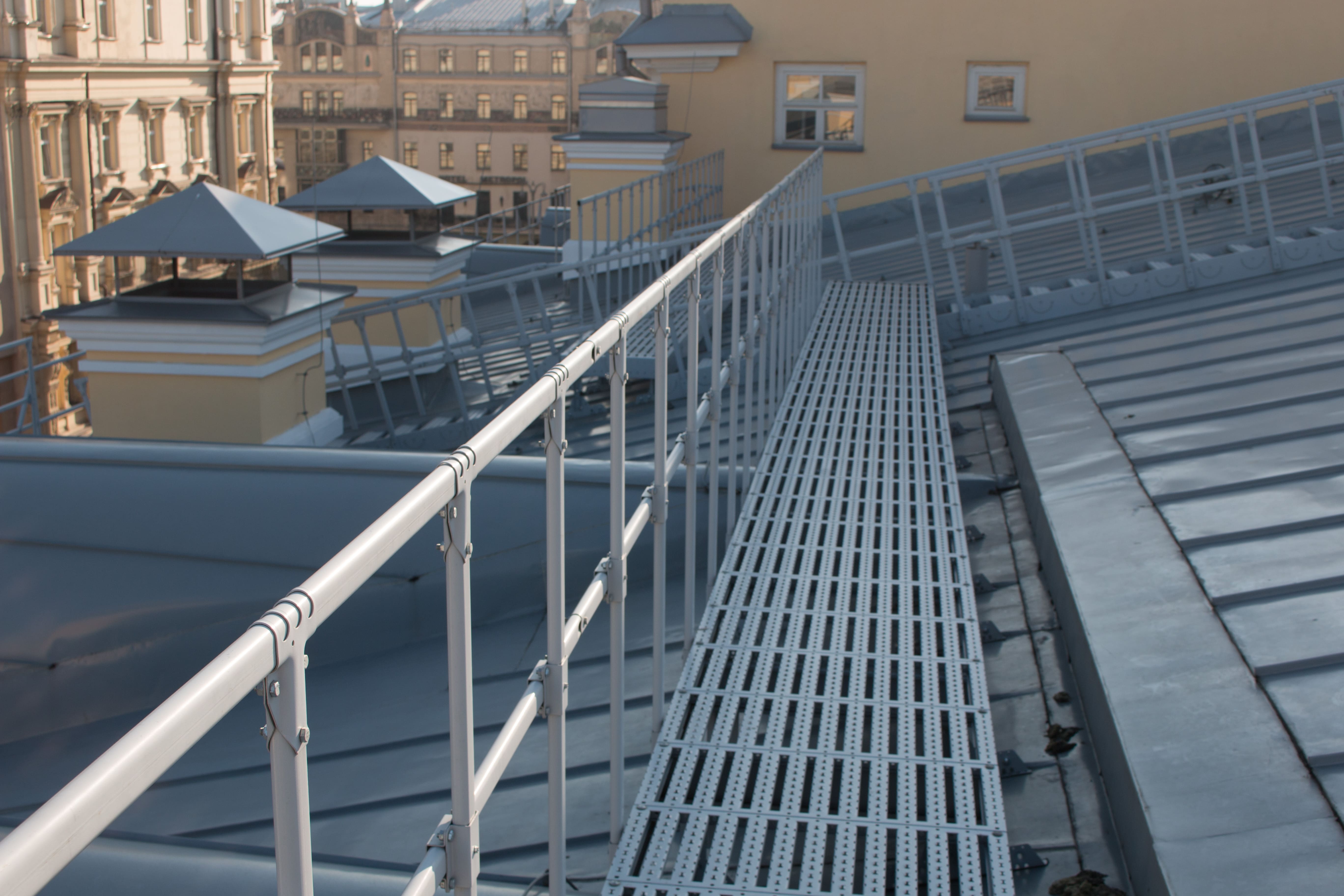 Завод по изготовлению эвакуационных переходов на кровле