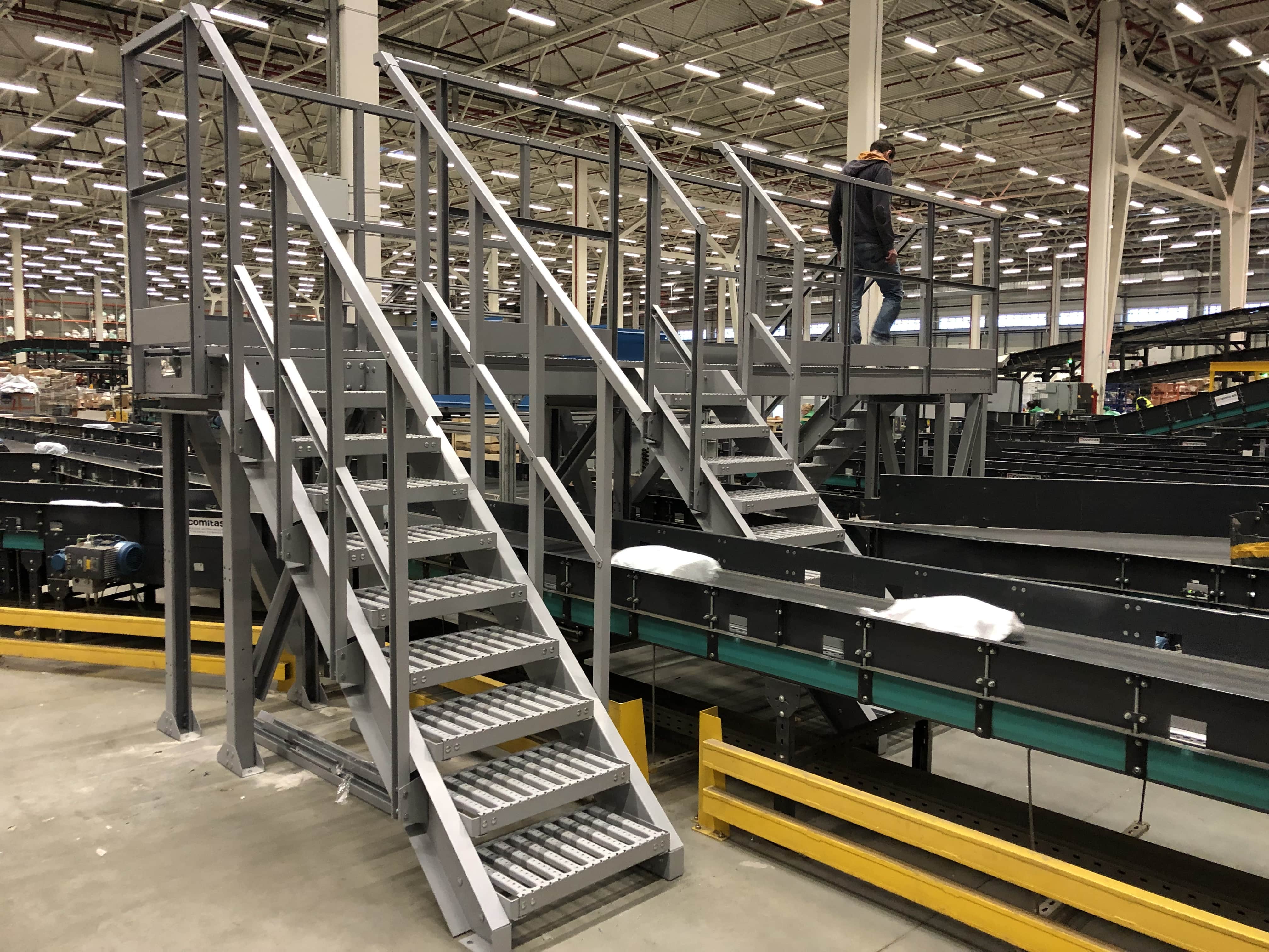 Производство лестниц для переходов через оборудование