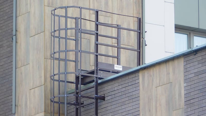 Лестница п1-2 в общественном здании