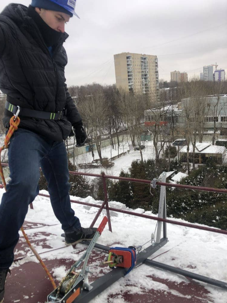 Ремонт ограждений кровли в Москве